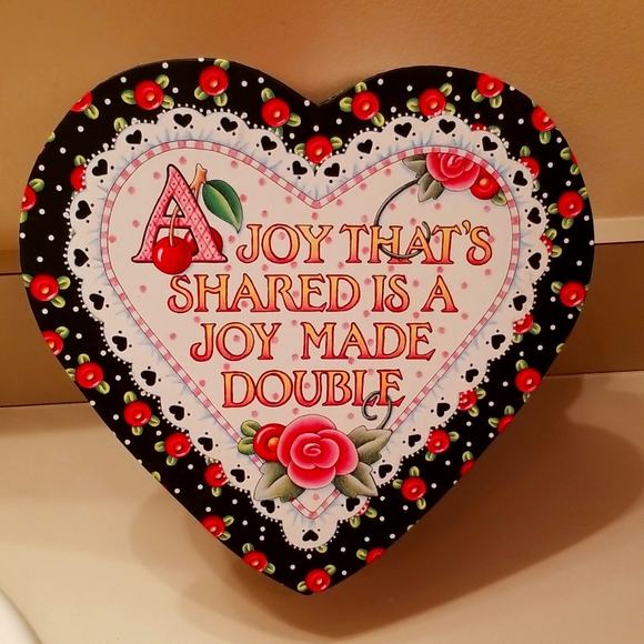 ♥️♥️ HEART SHAPED BOX♥️♥️ - Picture 1 of 4